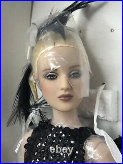 16 Tonner Fashion Doll Antoinette Dramatic Elegant Blonde Black Gown New NRFB