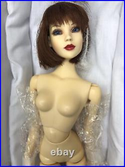 16 Tonner Fashion Doll Lady G Resin LTD 125 Inserted Eyes Brunette Nude With Box