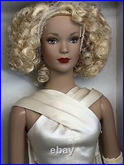 16 Tonner Tyler Wentworth Doll Cinema Satins Centerpiece Beautiful Blonde Curls