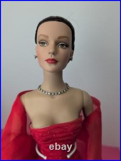 16 Tonner Tyler Wentworth Doll Sydney Chase Holiday Gala Brunette #u