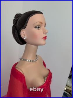 16 Tonner Tyler Wentworth Doll Sydney Chase Holiday Gala Brunette #u