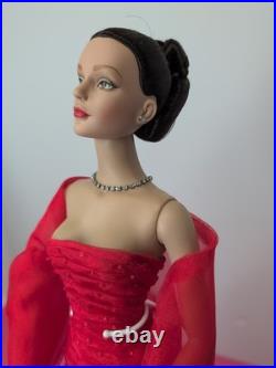 16 Tonner Tyler Wentworth Doll Sydney Chase Holiday Gala Brunette #u