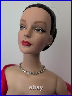 16 Tonner Tyler Wentworth Doll Sydney Chase Holiday Gala Brunette #u