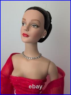 16 Tonner Tyler Wentworth Doll Sydney Chase Holiday Gala Brunette #u
