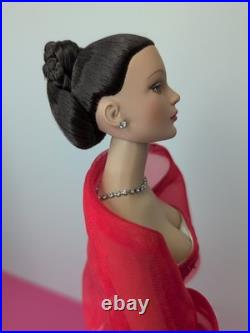 16 Tonner Tyler Wentworth Doll Sydney Chase Holiday Gala Brunette #u
