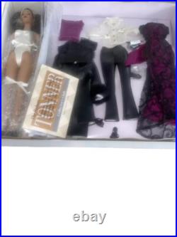 16 Tonner Tyler Wentworth Doll Weekend in Washington DC Brunette Gift Set