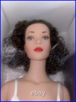 16 Tonner Tyler Wentworth Doll Weekend in Washington DC Brunette Gift Set