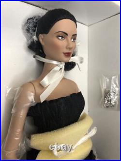 16 Tonner Tyler Wentworth Fashion Doll Angelina Mystique Black Hair MIB U3