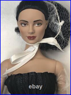 16 Tonner Tyler Wentworth Fashion Doll Angelina Mystique Black Hair MIB U3