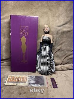 16 Tonner Tyler Wentworth Fashion Doll Black & White Ball Sydney Blonde