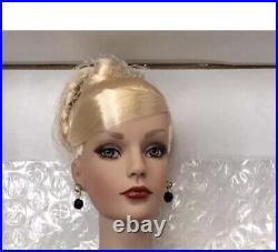 16 Tonner Tyler Wentworth Fashion Doll Black & White Ball Sydney Blonde