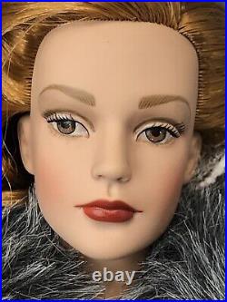 16 Tonner Tyler Wentworth Fashion Doll Sydney Chase Mover & Shaker Redhead MIB