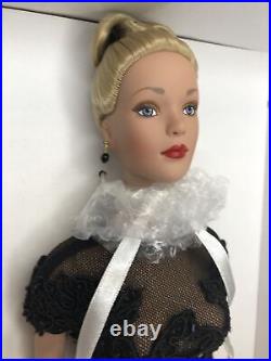 16 Tonner Tyler Wentworth Fashion Doll Theatre De La Mode Elegant Blonde MIB