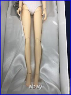 16 Tonner Ultimate Sydney Chase Resin BJD Doll LTD 100 Convention & 3 Wigs Box