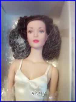 16 Tyler Wentworth Doll Weekend in Washington DC Brunette Gift Set, Charity