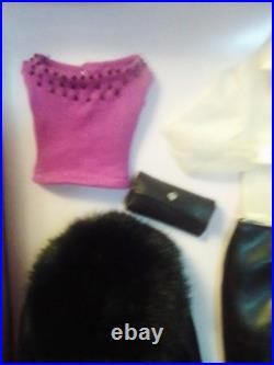 16 Tyler Wentworth Doll Weekend in Washington DC Brunette Gift Set, Charity