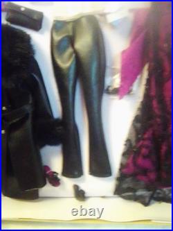 16 Tyler Wentworth Doll Weekend in Washington DC Brunette Gift Set, Charity