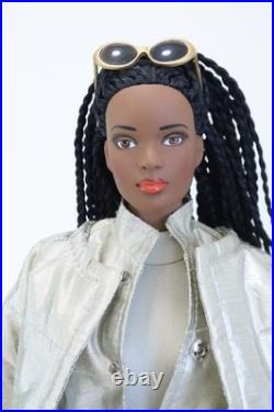 2002 Robert Tonner 16 Fashion Doll URBAN SPORT ESME Tyler Wentworth p