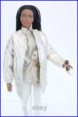 2002 Robert Tonner 16 Fashion Doll URBAN SPORT ESME Tyler Wentworth p
