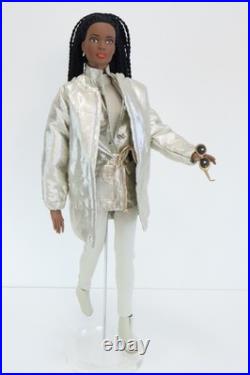 2002 Robert Tonner 16 Fashion Doll URBAN SPORT ESME Tyler Wentworth p