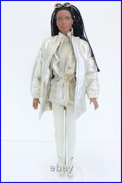 2002 Robert Tonner 16 Fashion Doll URBAN SPORT ESME Tyler Wentworth p
