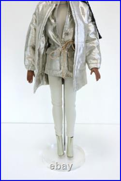 2002 Robert Tonner 16 Fashion Doll URBAN SPORT ESME Tyler Wentworth p