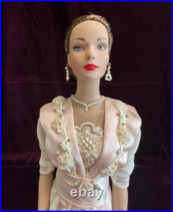 2002 Robert Tonner Tyler Wentworth HOPE 16 Fashion Doll COA -Stand- No Box