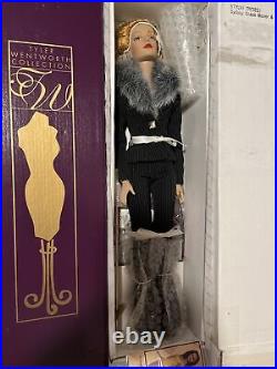 2002 Tonner Sydney Chase MOVER & SHAKER 16 Dressed Doll MIB #TW3203 Minor Flaw