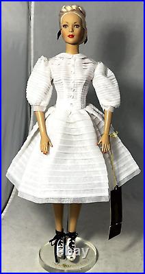 2004 Robert Tonner Theatre de la Mode The Bold Doll Purely Platinum 16 Doll