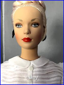 2004 Robert Tonner Theatre de la Mode The Bold Doll Purely Platinum 16 Doll