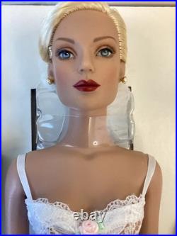 2005 Rare TONNER 16 Fashion Doll THE HOUSE OF Wentworth Regina Wentworth