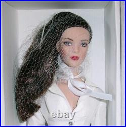 2009 16 Tonner Doll Tyler Wentworth's Signature Style LE 300 Brunette