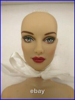 Fashion Icon Daphne Dimples Nude Bald Tonner Doll 125 Made 2013 BW Body Stand