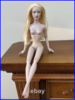 Hybrid Tonner 16 Nude Basic Black Tyler Wentworth