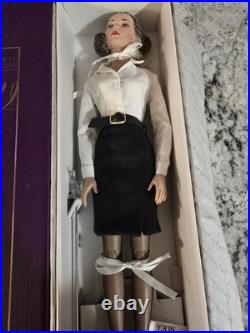 K10-67 Tyler Wentworth Collection Doll Tyler Signature Style Brown Hair #99800