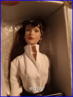 K10-67 Tyler Wentworth Collection Doll Tyler Signature Style Brown Hair #99800