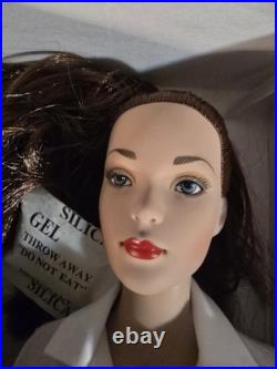 K10-67 Tyler Wentworth Collection Doll Tyler Signature Style Brown Hair #99800