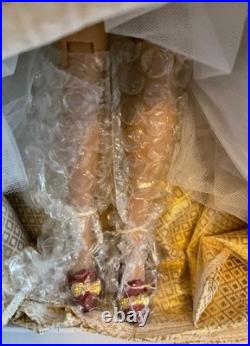 MIB Tonner 16 Doll C'EST SI BON MASQUERADE TW9306 Angelina Ruiz LE400 UFDC