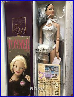 NRFB Tonner FAO Exclusive Home For The Holidays Basic Tyler Wentworth Brunette
