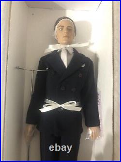O'Neill Sophisticate Centerpiece- Tonner- NRFB- Collector's United 2004- Male