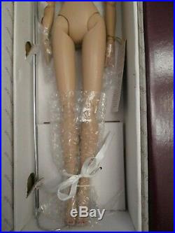 Press Conference Emilie Nude Tonner Doll 2007 BW Tyler Wentworth Body Box Stand