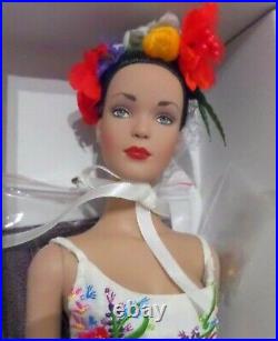 Pristine Tyler TROPICO white bright colours truly NFRB 2003 TONNER DOLL