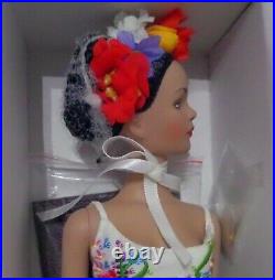 Pristine Tyler TROPICO white bright colours truly NFRB 2003 TONNER DOLL