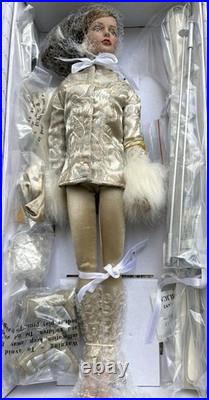 RARE Tonner Tyler Wentworth Ski Retreat 16 Doll T5-TWDD-05 NRFB Complete 2005