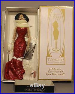 ROBERT TONNER FASHION DOLL'RED HOT' 2004 Convention Doll