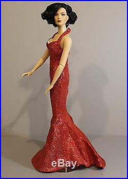 ROBERT TONNER FASHION DOLL'RED HOT' 2004 Convention Doll