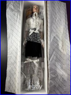 ROBERT TONNER TYLER WENTWORTH DOLL RED HAIR SIGNATURE STYLE 99801 Brand New