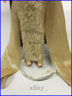 Robert Tonner 2001 Convention Standing Ovation In Gold Thank You Gift Doll