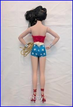 Robert Tonner Signed Silver Age Wonder Woman Porcelain 19 Doll #14 of 500