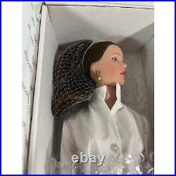 Robert Tonner Tyler Wentworth Signature Style Brown Hair Fashion Doll NRFB